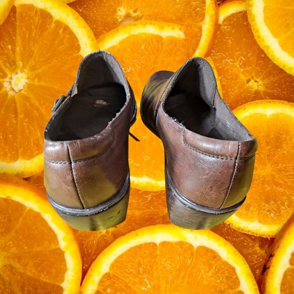 Clarks‎ Women's Brown Leather Slip On Bendables Zipper Loafer - Picture 6 of 8